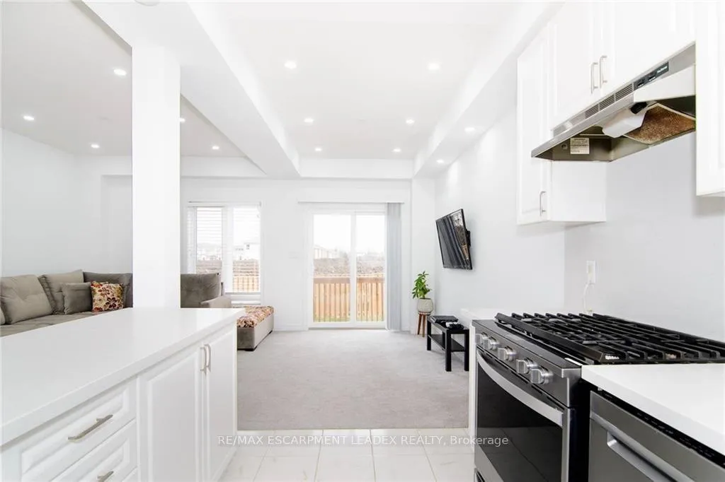 Photo 7 of 14 Cleland Avenue, Hamilton, Meadowlands — HOMEH