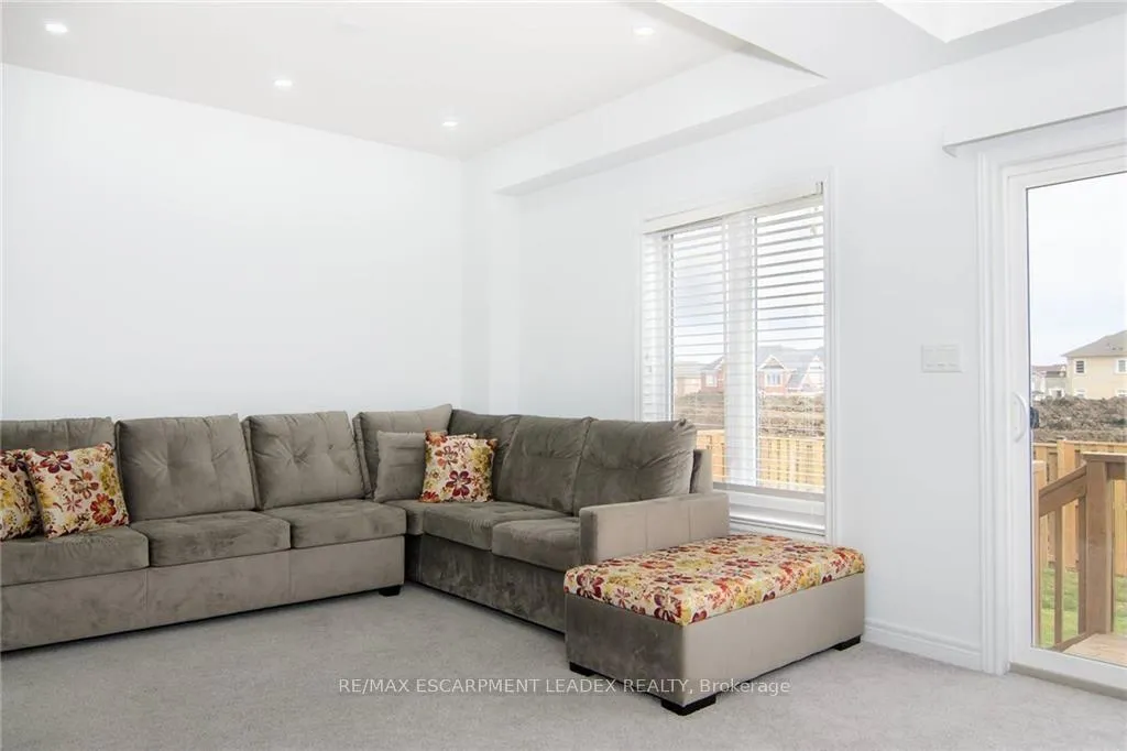 Photo 8 of 14 Cleland Avenue, Hamilton, Meadowlands — HOMEH