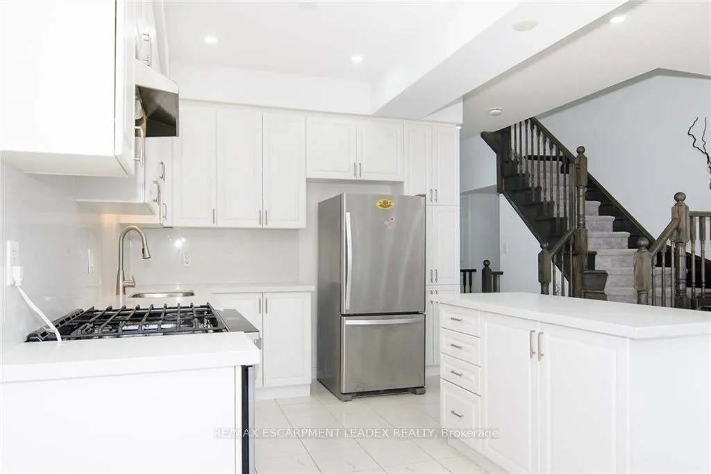 Photo 10 of 14 Cleland Avenue, Hamilton, Meadowlands — HOMEH