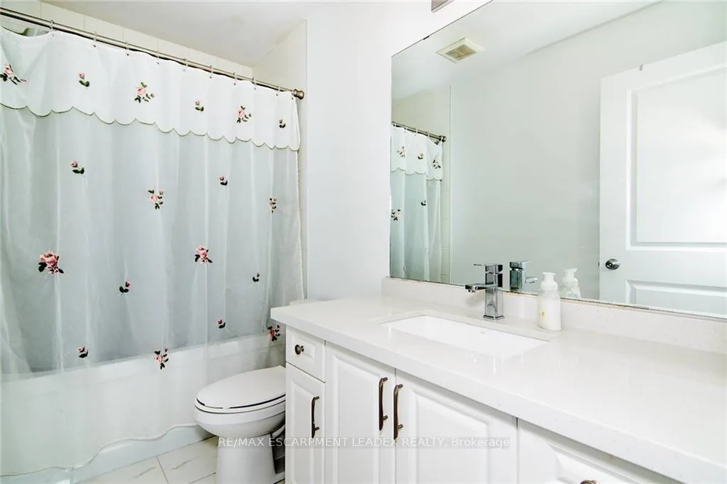 Photo 12 of 14 Cleland Avenue, Hamilton, Meadowlands — HOMEH