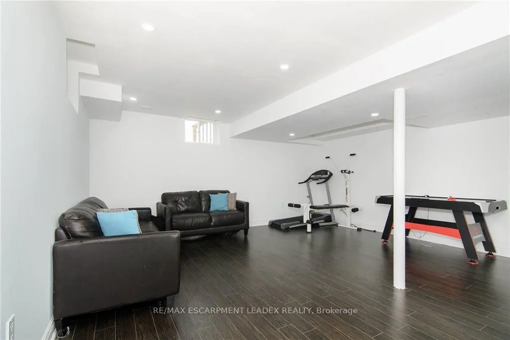 Photo 15 of 14 Cleland Avenue, Hamilton, Meadowlands — HOMEH