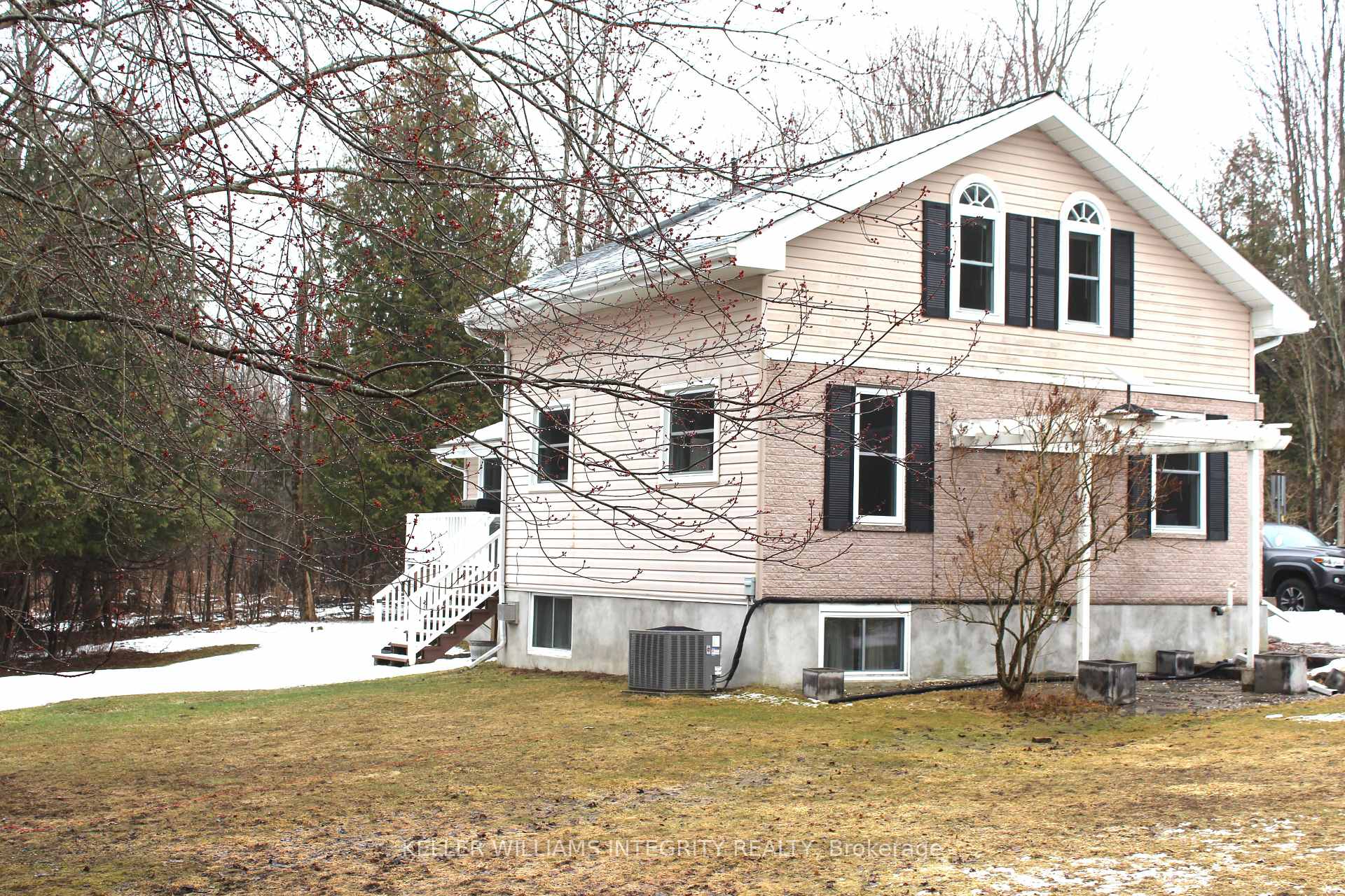 Photo 2 of 1048 Upper Perth Road, Lanark Highlands, Lanark Highlands (Lanark) Twp — HOMEH