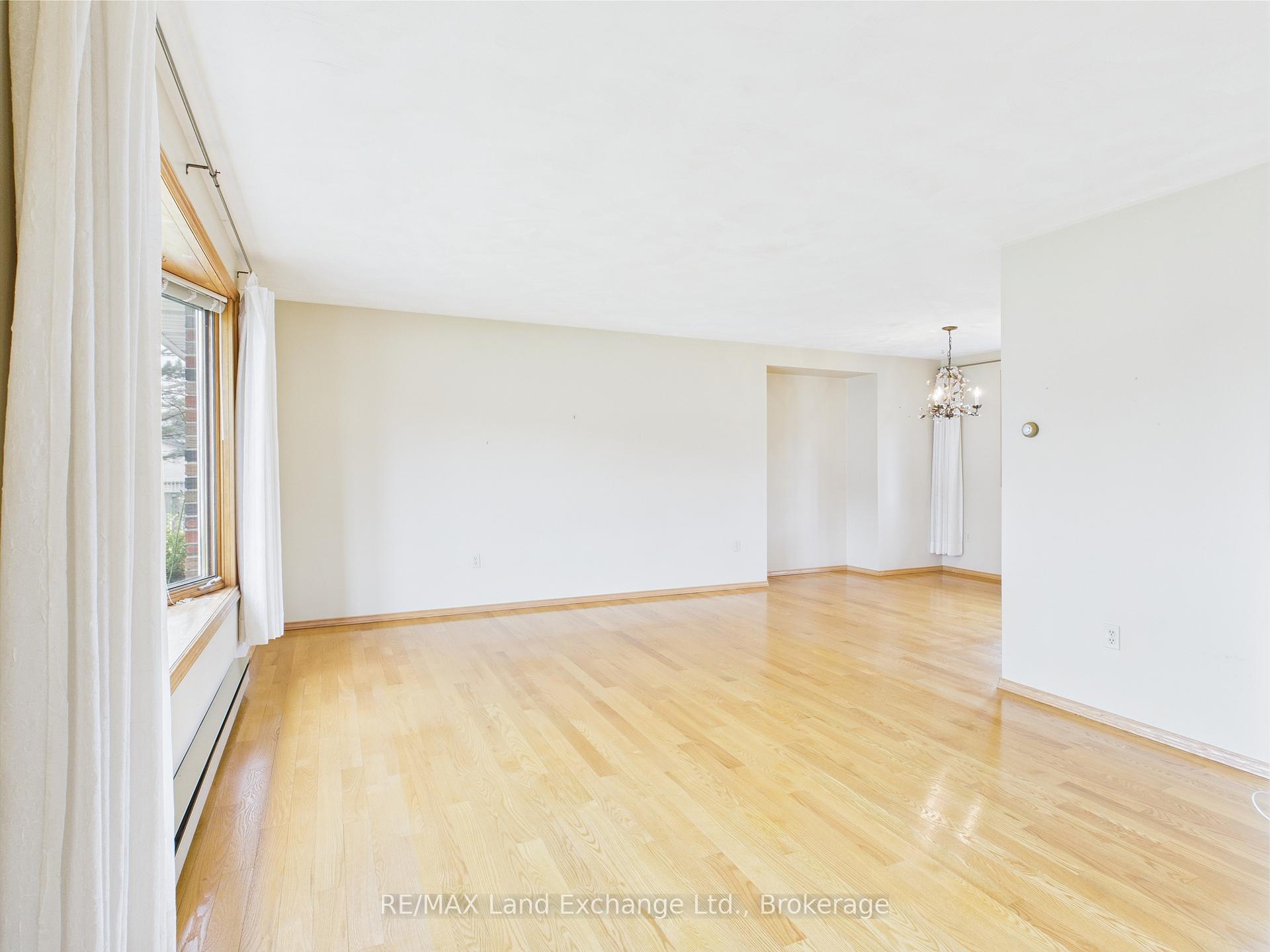 Photo 4 of 12 Inverlyn Crescent S, Kincardine — HOMEH