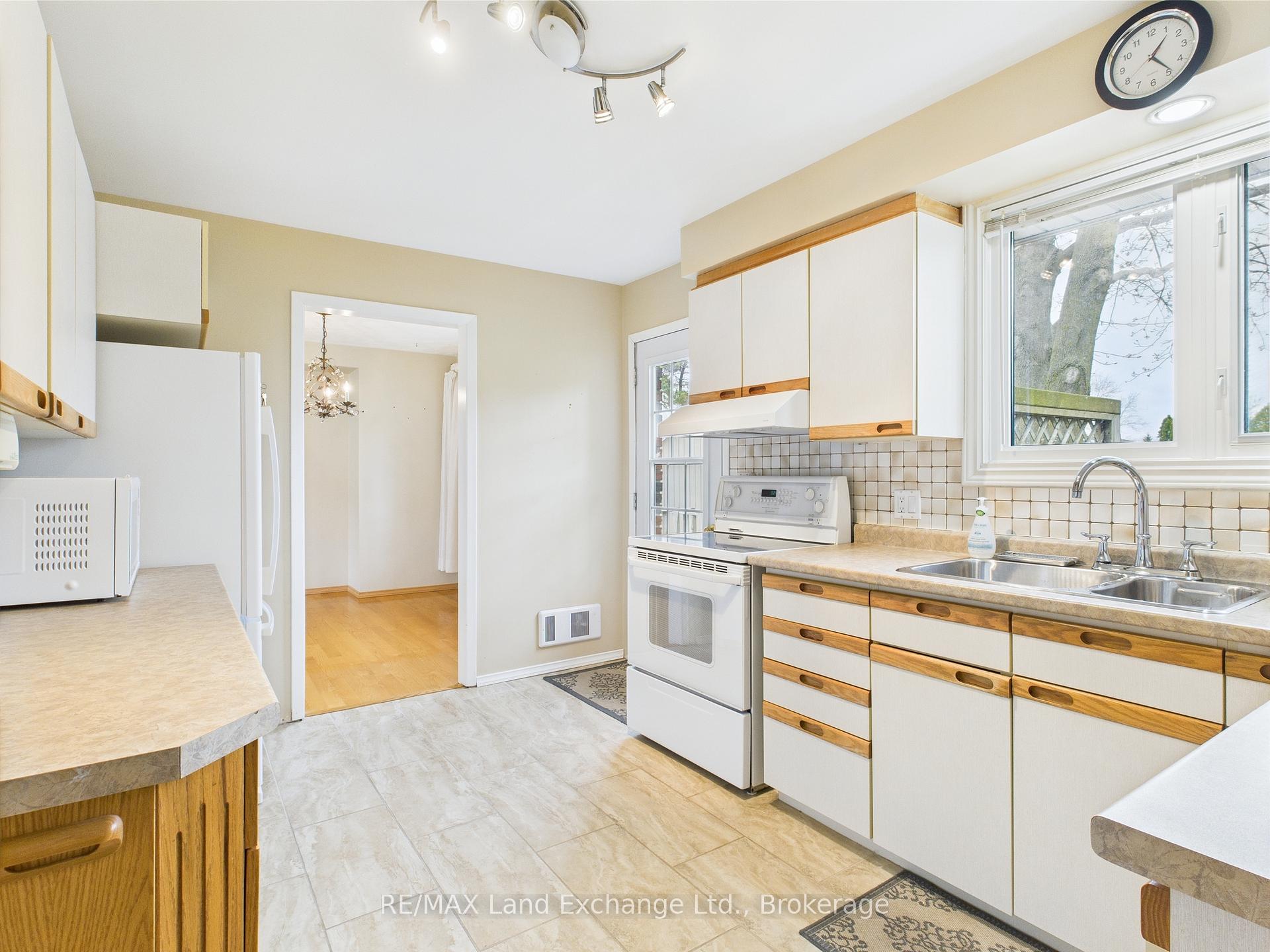 Photo 7 of 12 Inverlyn Crescent S, Kincardine — HOMEH