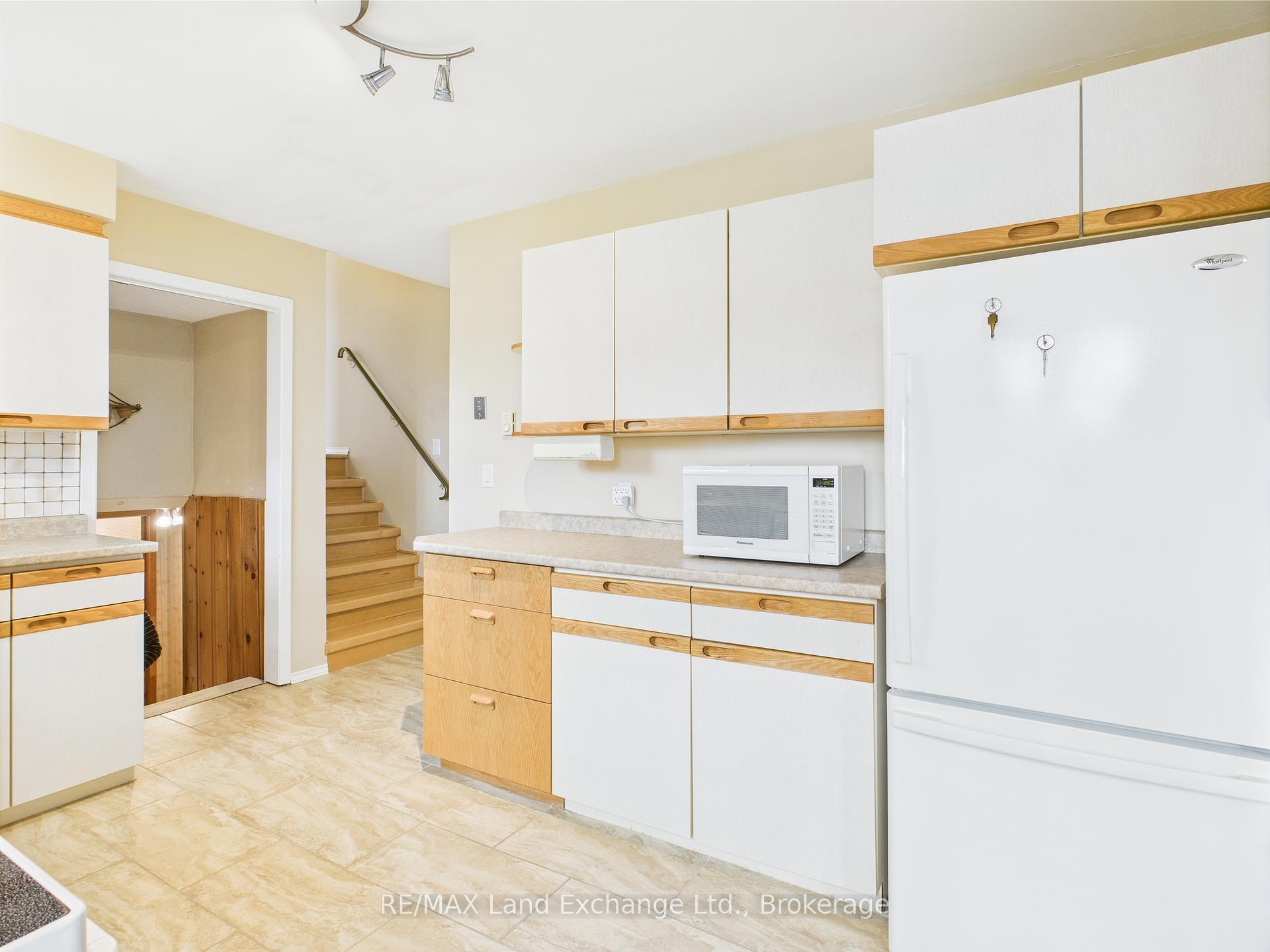 Photo 8 of 12 Inverlyn Crescent S, Kincardine — HOMEH