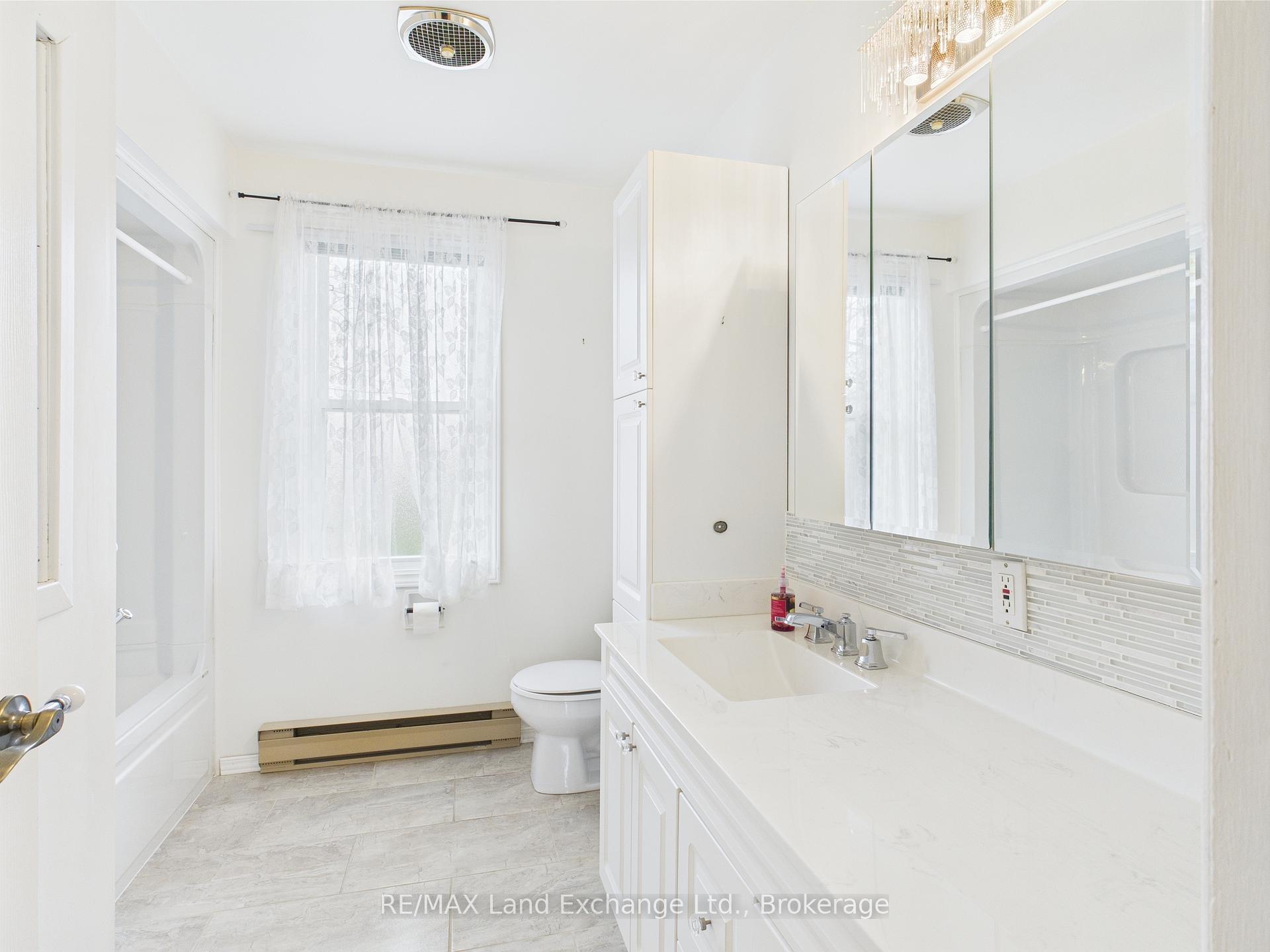 Photo 10 of 12 Inverlyn Crescent S, Kincardine — HOMEH