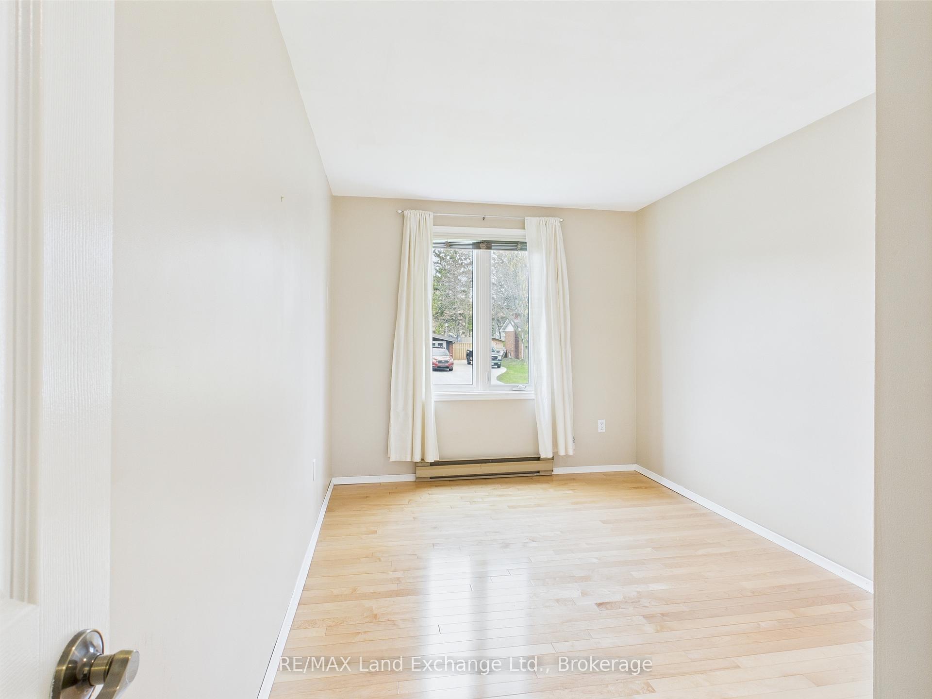 Photo 11 of 12 Inverlyn Crescent S, Kincardine — HOMEH