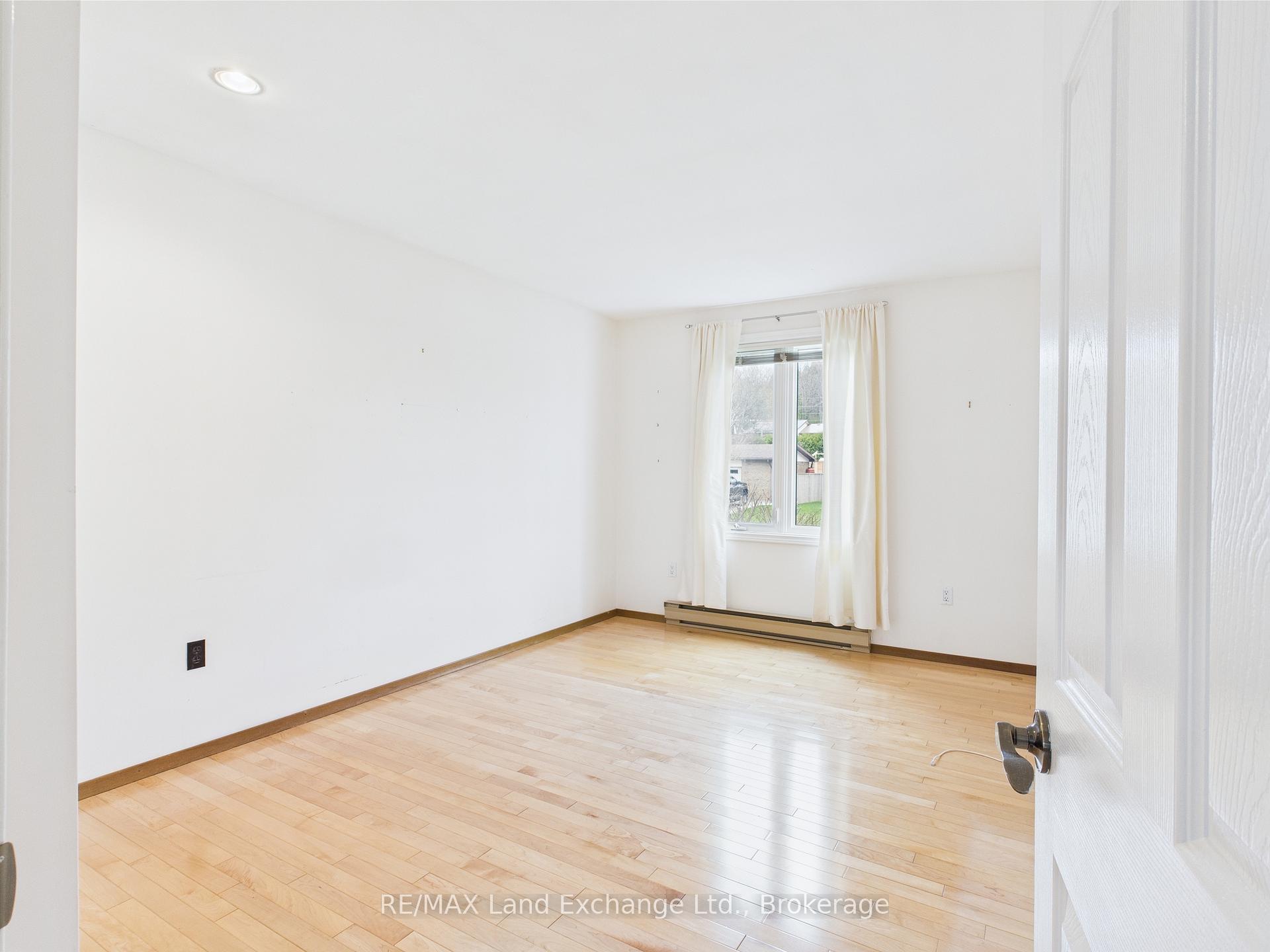 Photo 12 of 12 Inverlyn Crescent S, Kincardine — HOMEH