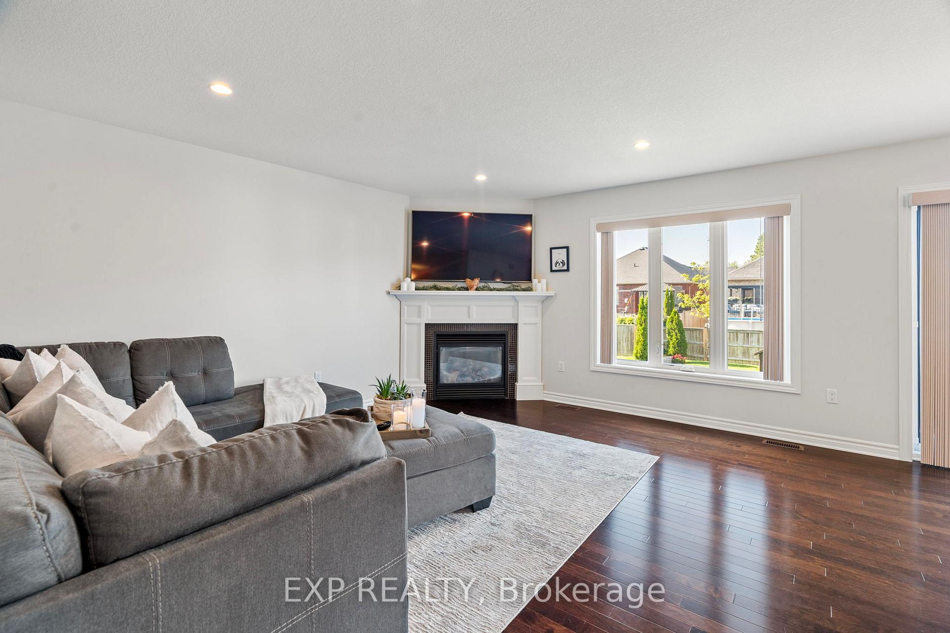 Photo 8 of 170 Watson Street, Lucan Biddulph, Lucan — HOMEH