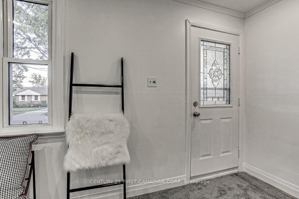 Photo 6 of 347 Thiel Street, London, East H — HOMEH