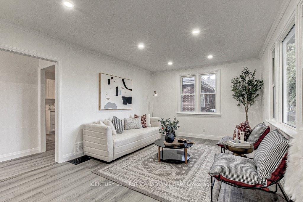 Photo 7 of 347 Thiel Street, London, East H — HOMEH