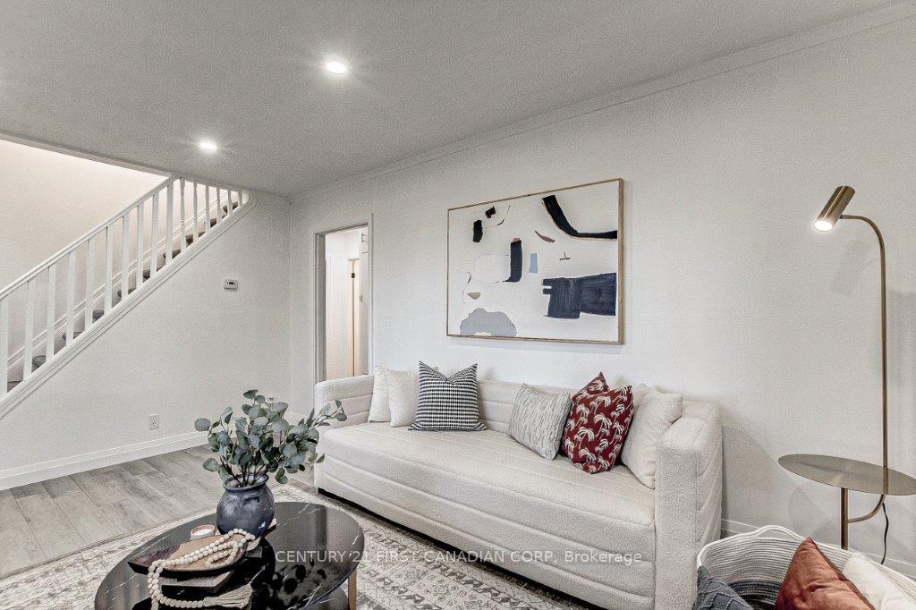 Photo 9 of 347 Thiel Street, London, East H — HOMEH