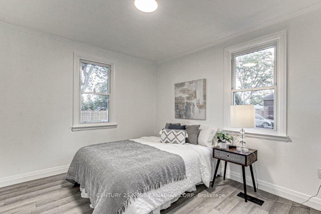 Photo 10 of 347 Thiel Street, London, East H — HOMEH