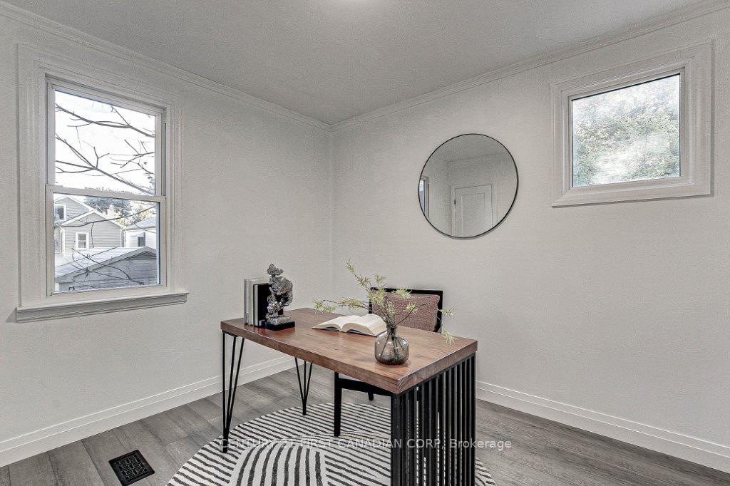 Photo 11 of 347 Thiel Street, London, East H — HOMEH