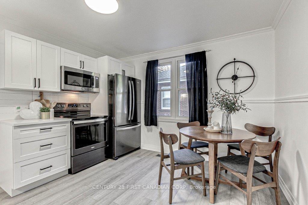 Photo 14 of 347 Thiel Street, London, East H — HOMEH