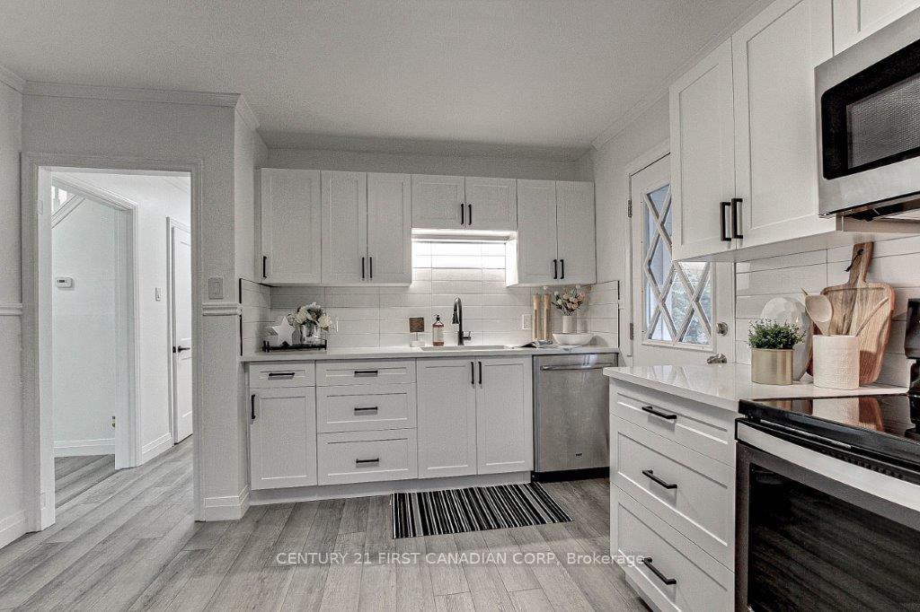 Photo 15 of 347 Thiel Street, London, East H — HOMEH