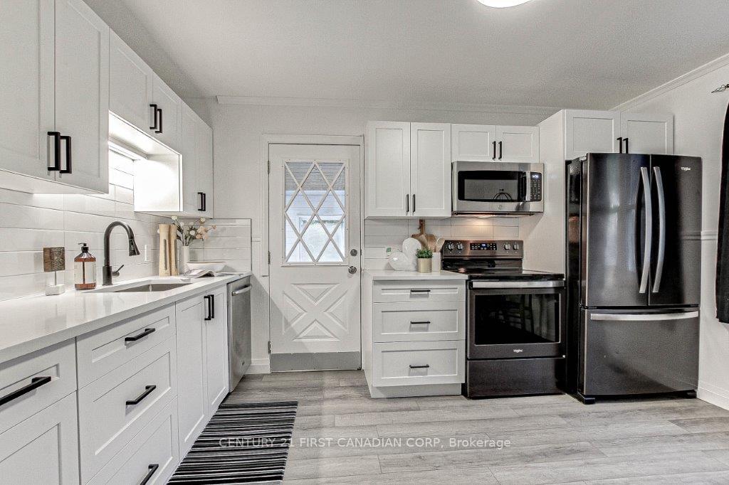 Photo 16 of 347 Thiel Street, London, East H — HOMEH