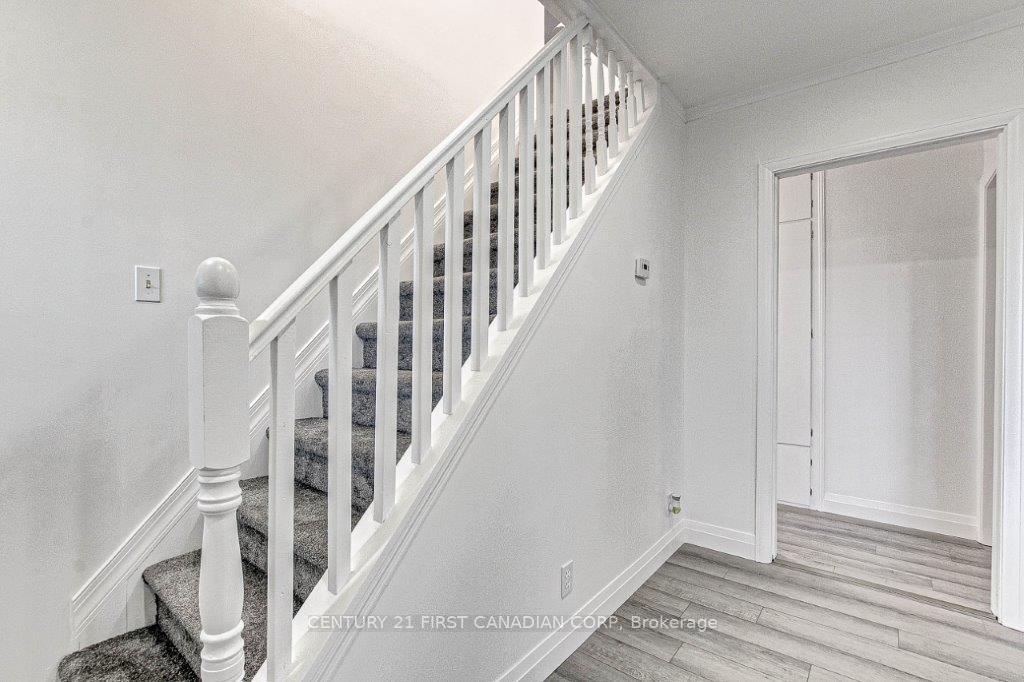 Photo 17 of 347 Thiel Street, London, East H — HOMEH