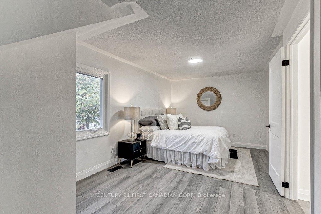 Photo 20 of 347 Thiel Street, London, East H — HOMEH