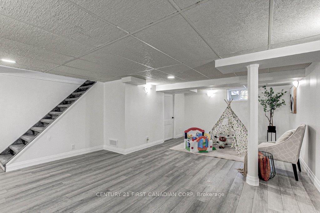 Photo 27 of 347 Thiel Street, London, East H — HOMEH