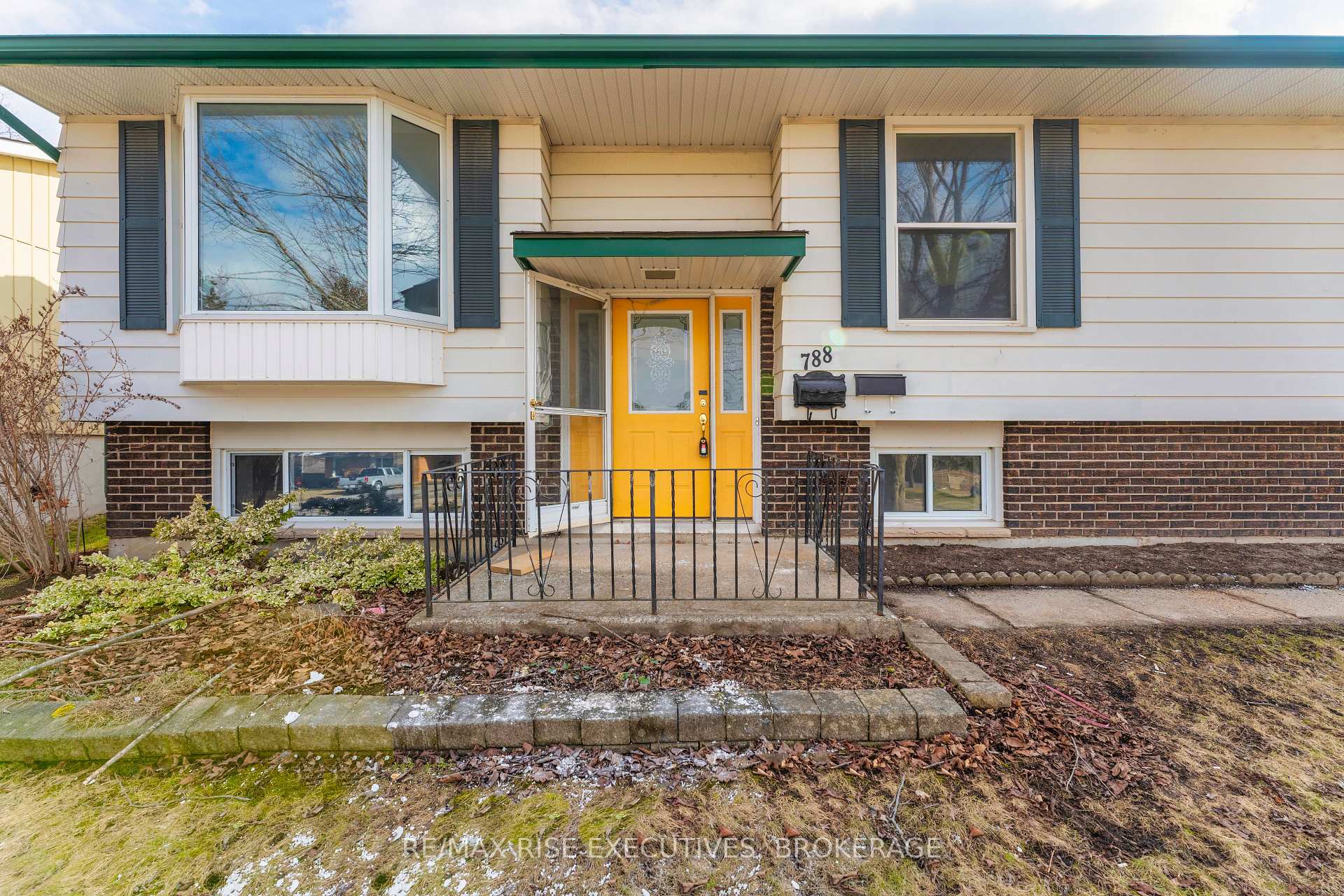 Photo 3 of Unit 2, 788 Hillside Drive, Kingston, South of Taylor-Kidd Blvd — HOMEH