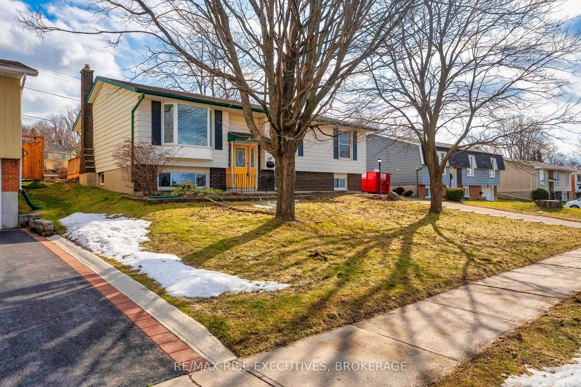 Photo 4 of Unit 2, 788 Hillside Drive, Kingston, South of Taylor-Kidd Blvd — HOMEH