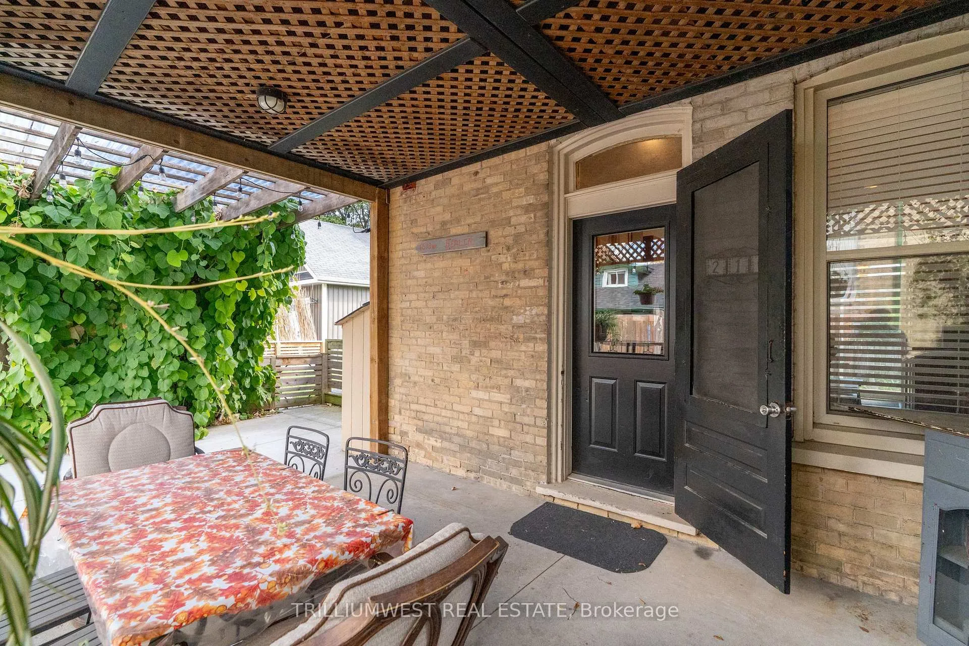 Photo 4 of 210 Lancaster Street E, Kitchener — HOMEH