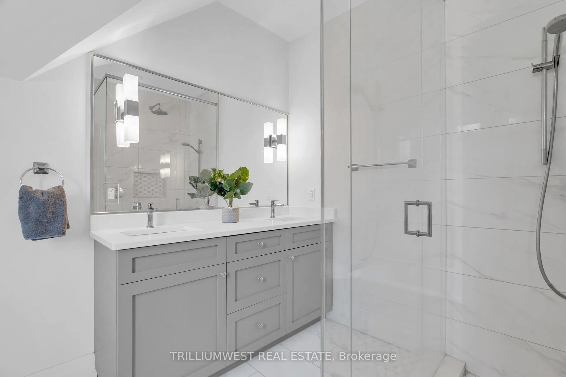 Photo 20 of 210 Lancaster Street E, Kitchener — HOMEH