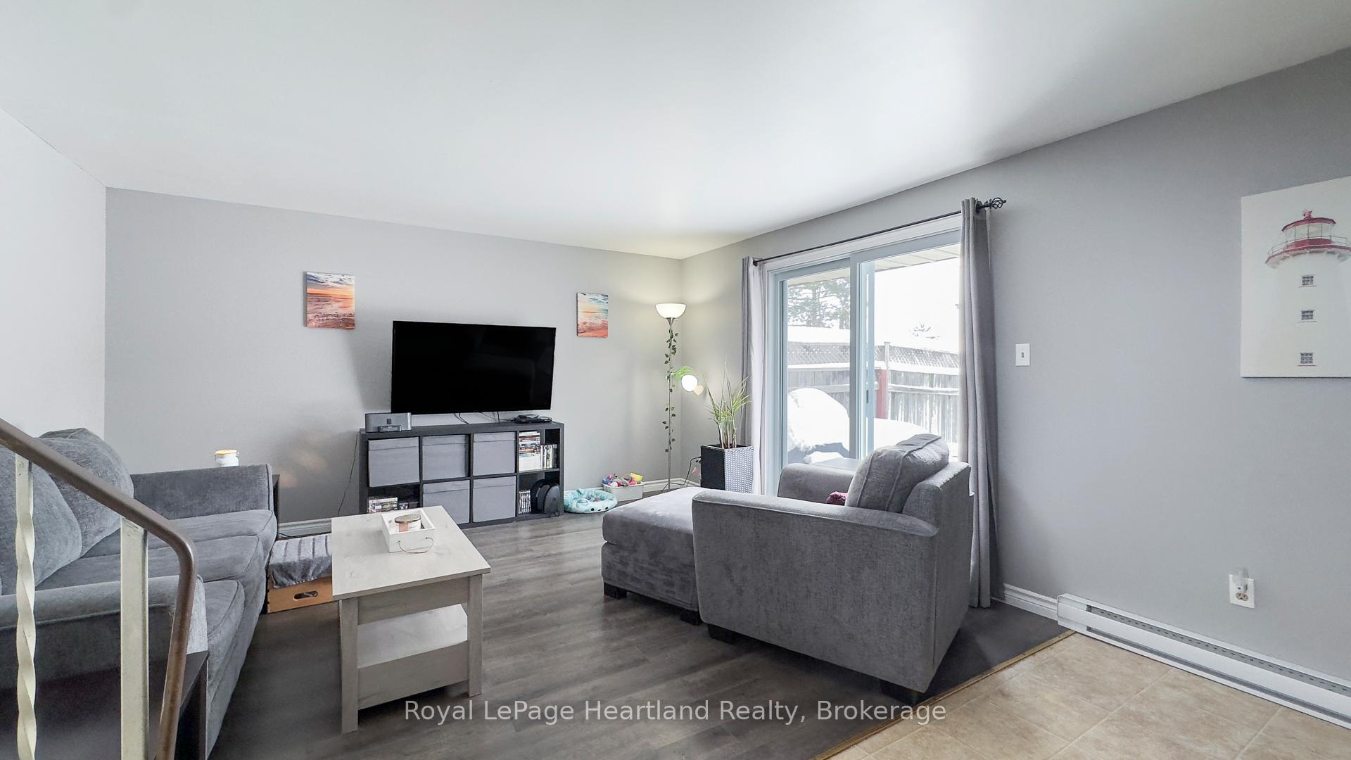 Photo 5 of 666 Hunter Street, Kincardine — HOMEH