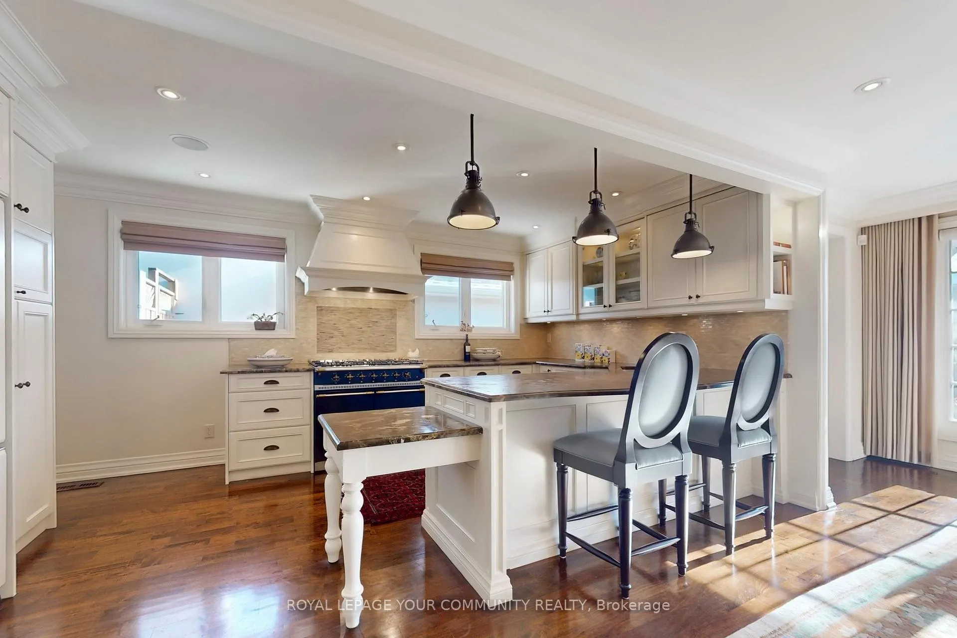 Photo 11 of 67 Fred Varley Drive, Markham, Unionville — HOMEH