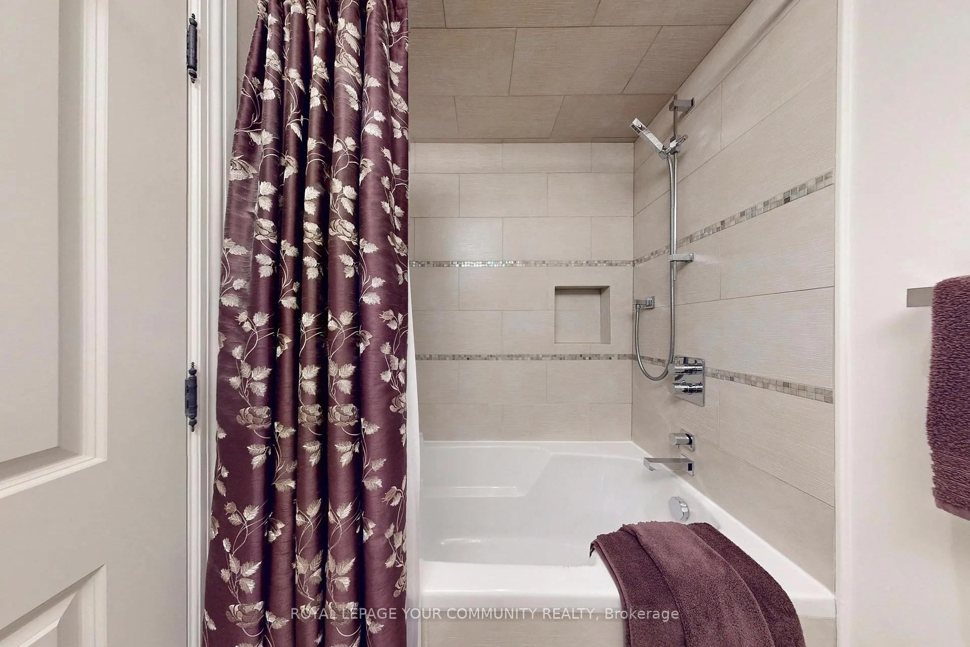 Photo 29 of 67 Fred Varley Drive, Markham, Unionville — HOMEH