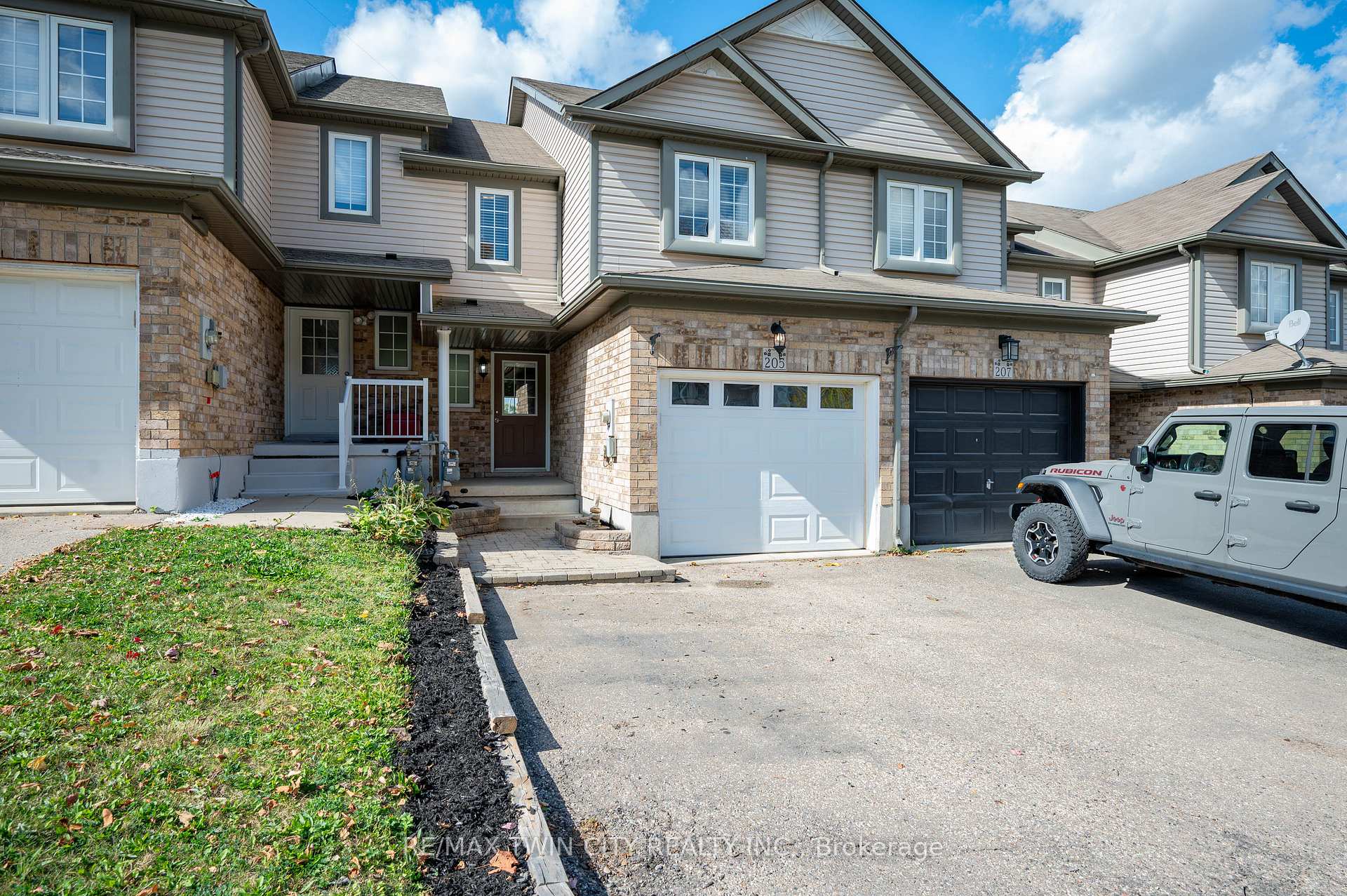 Photo 3 of 205 Snowdrop Crescent, Kitchener — HOMEH