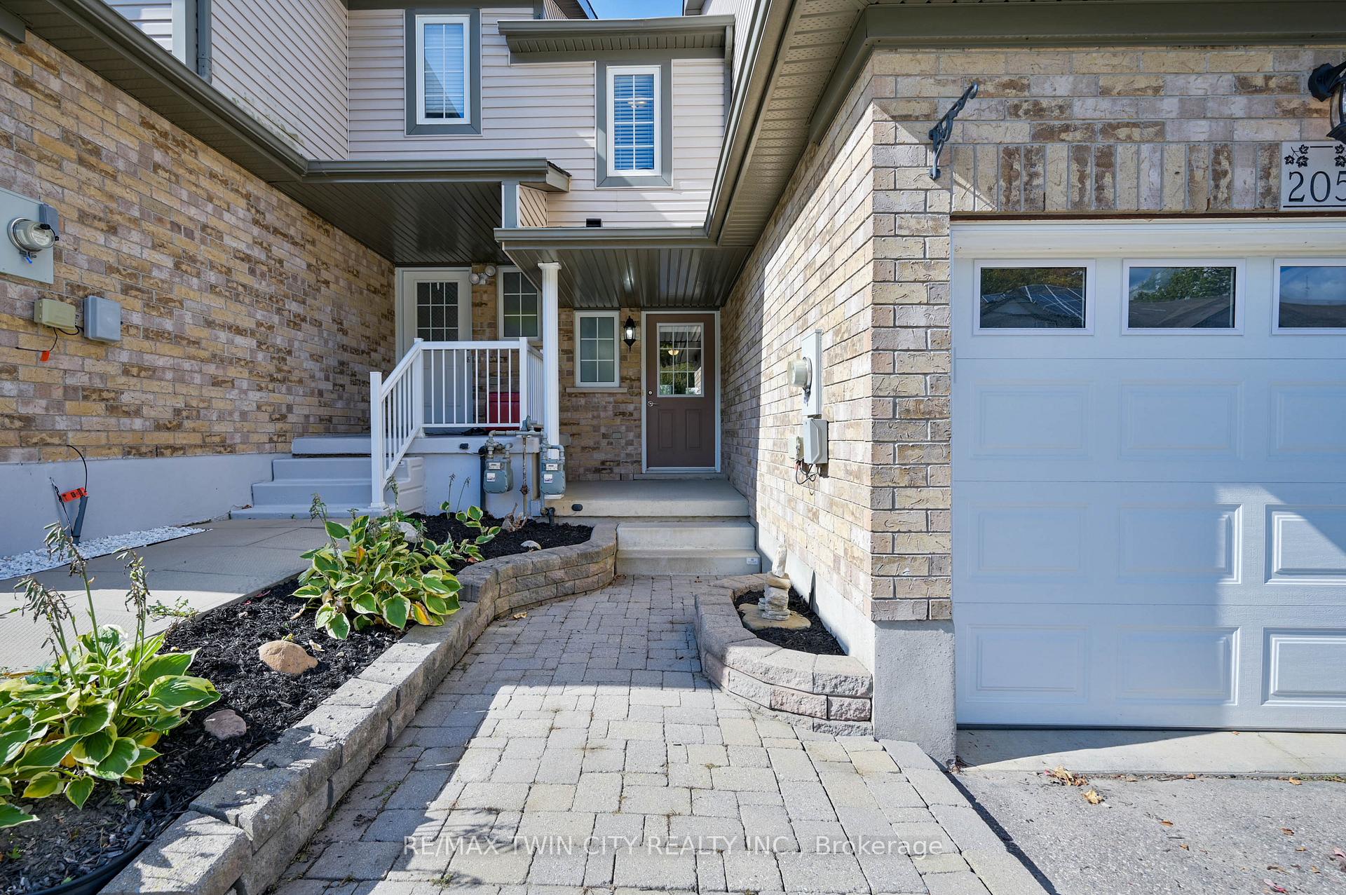 Photo 4 of 205 Snowdrop Crescent, Kitchener — HOMEH