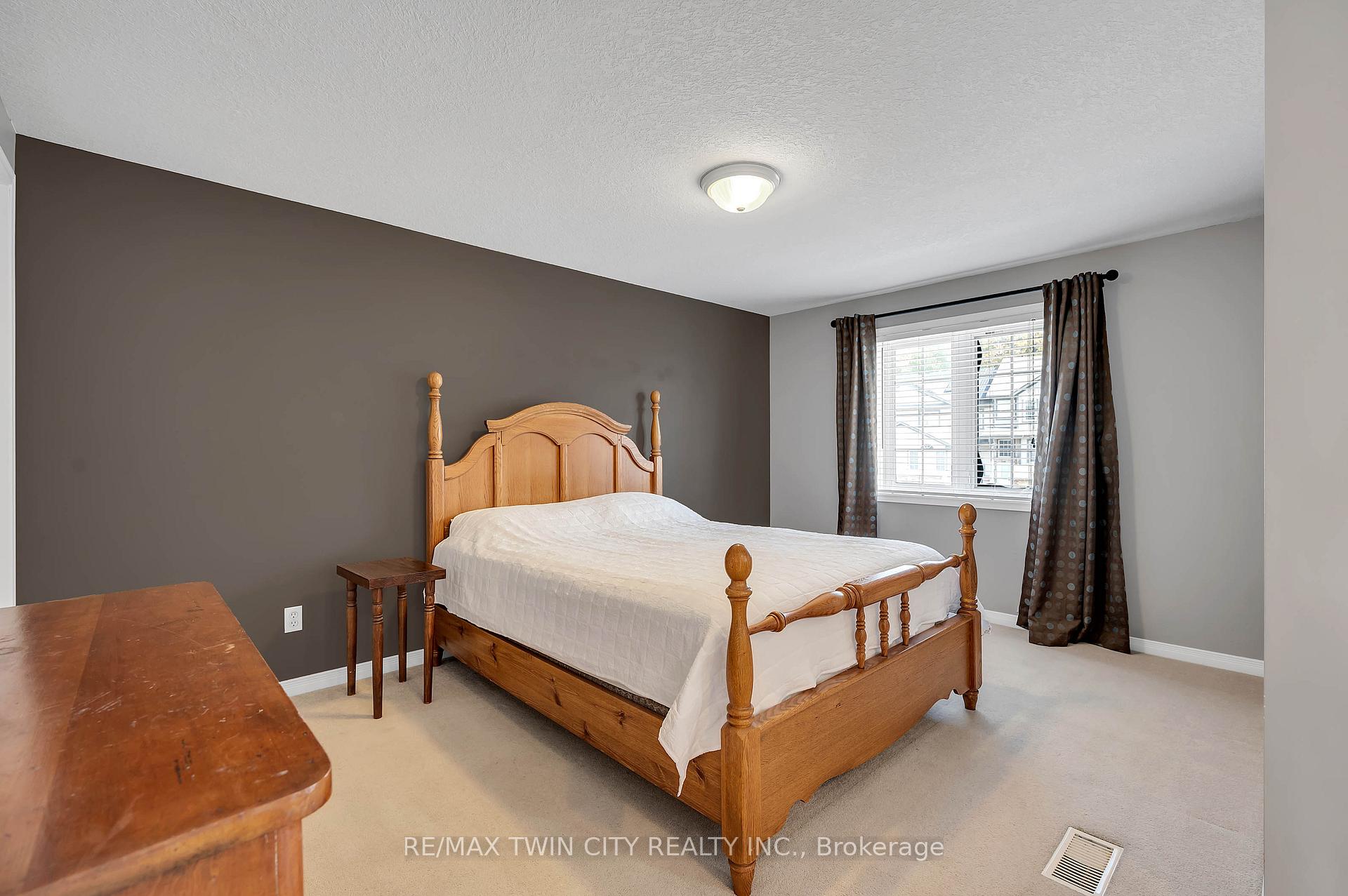 Photo 16 of 205 Snowdrop Crescent, Kitchener — HOMEH
