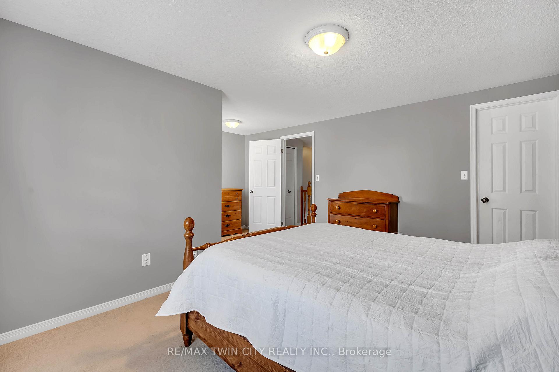 Photo 18 of 205 Snowdrop Crescent, Kitchener — HOMEH