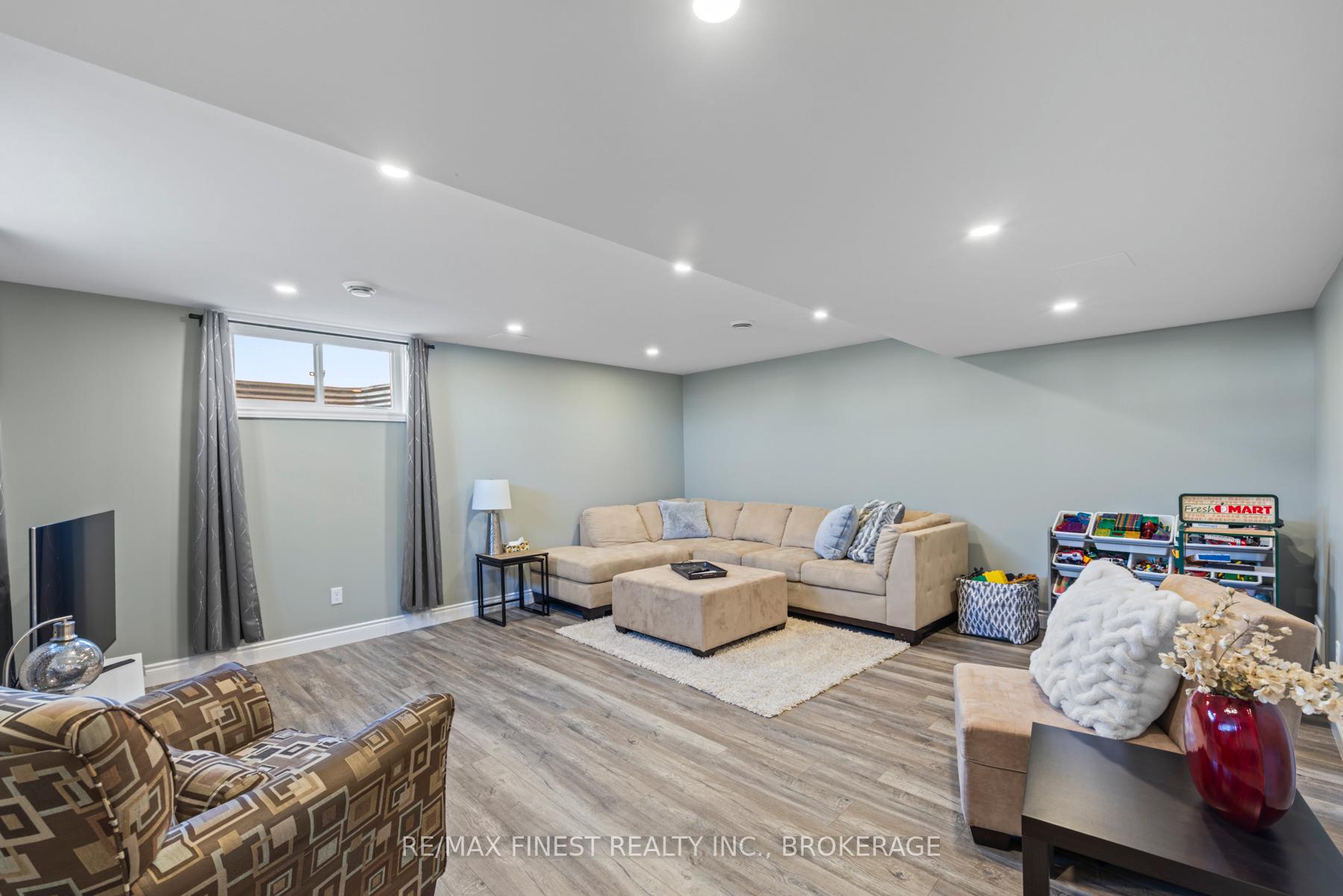 Photo 37 of 147 Simurda Court, Loyalist, Amherstview — HOMEH