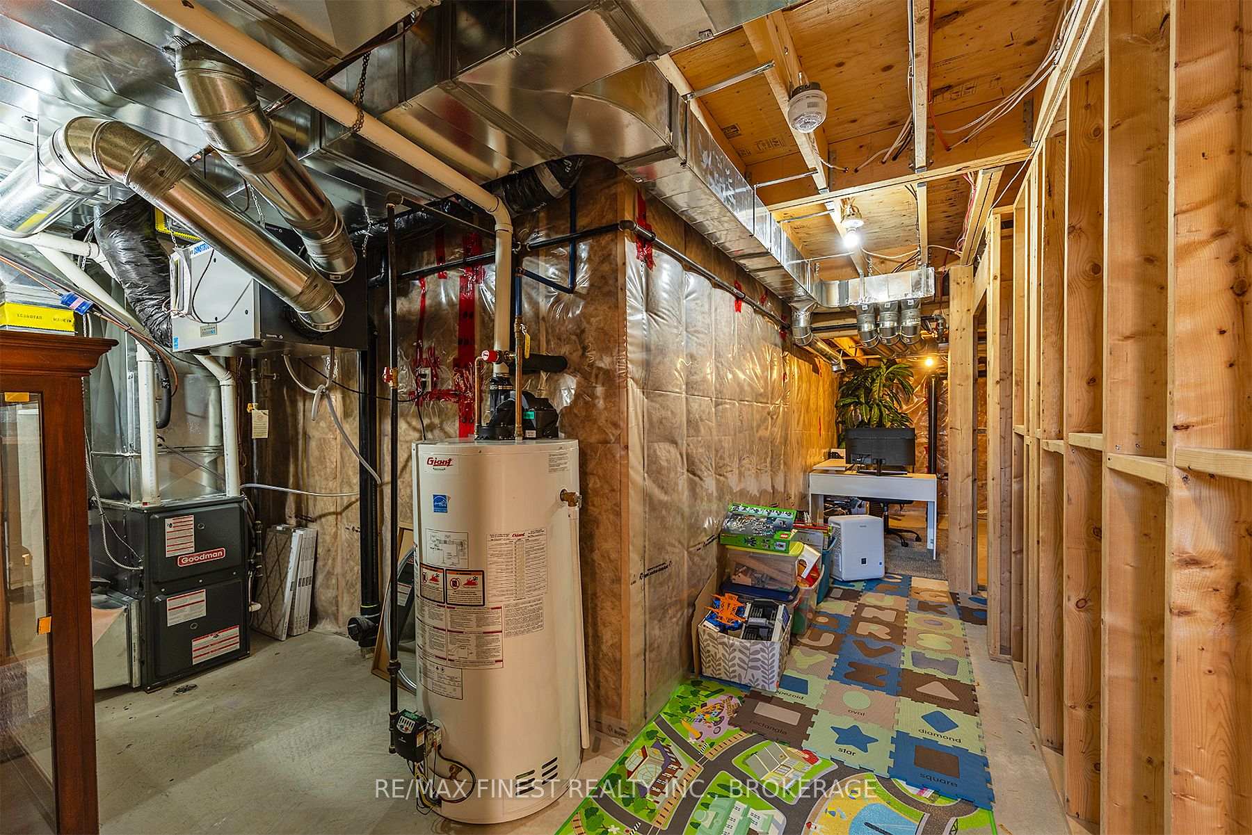 Photo 40 of 147 Simurda Court, Loyalist, Amherstview — HOMEH