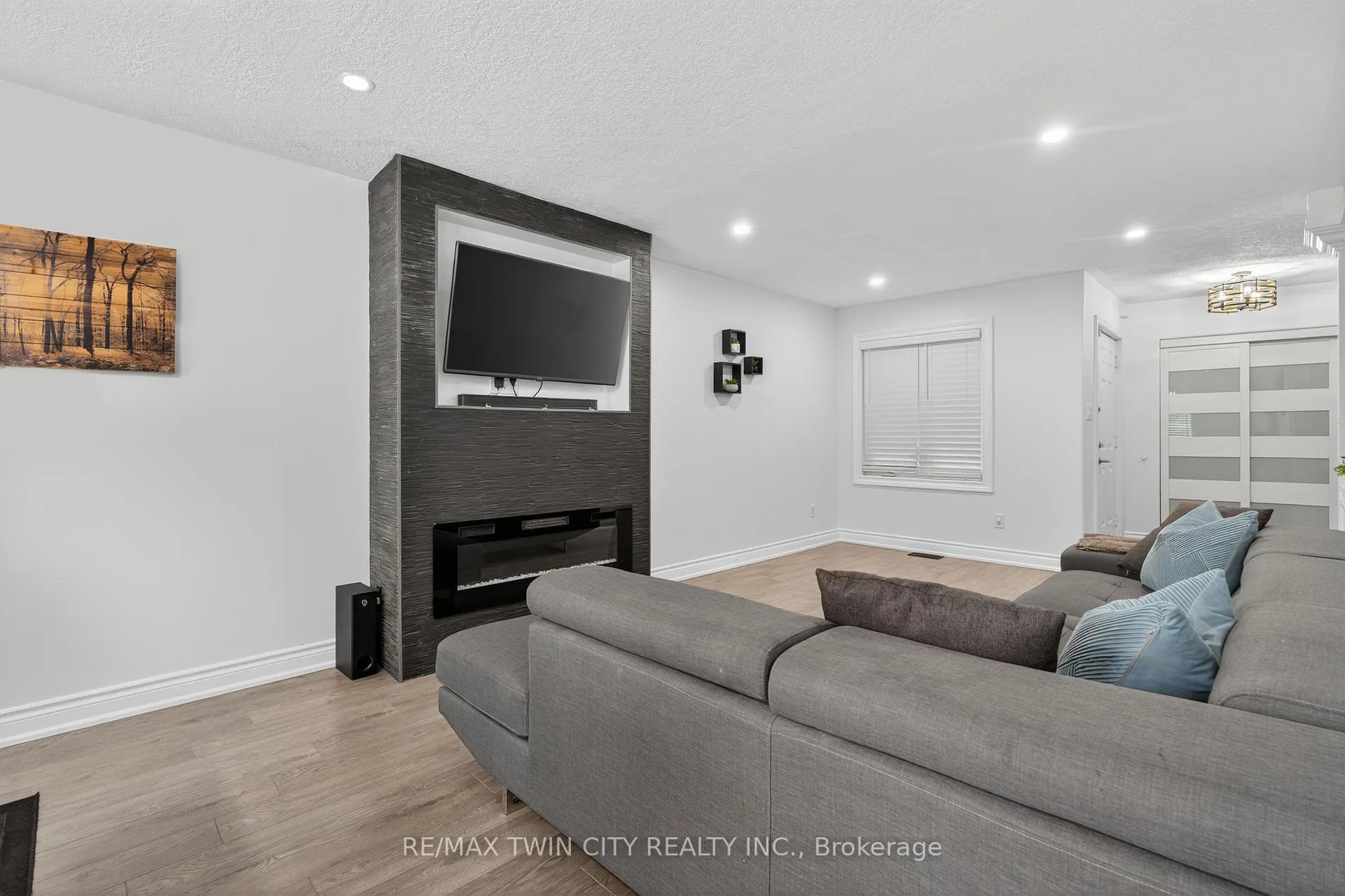 Photo 7 of 19 Marl Meadow Drive, Kitchener, Brigadoon — HOMEH