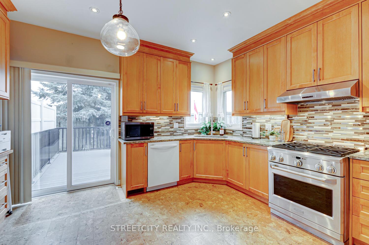 Photo 18 of Unit 14, 145 North Centre Road, London, North B — HOMEH