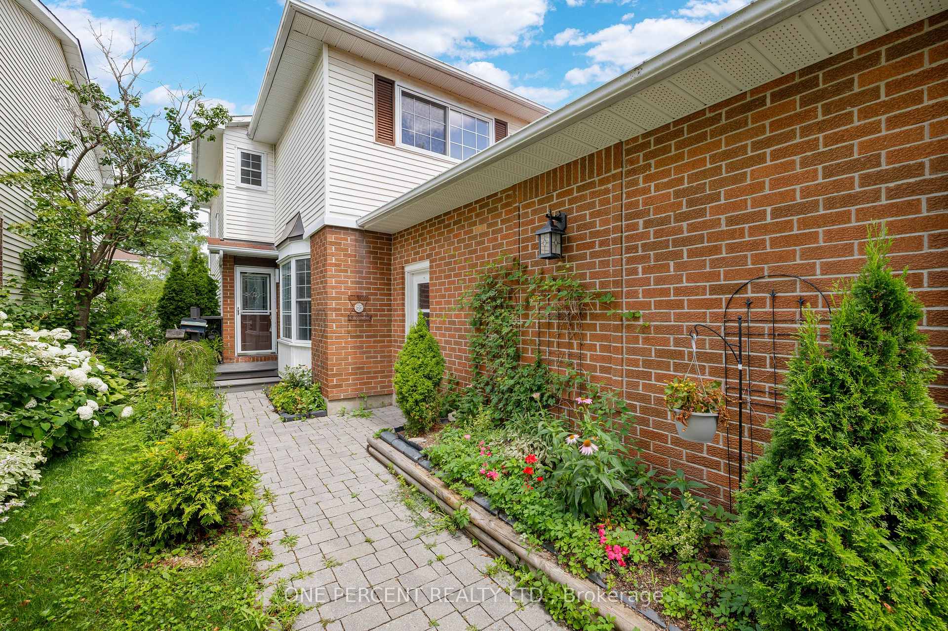 Photo 2 of 28 Chickasaw Crescent, Ottawa, Kanata - Bridlewood — HOMEH