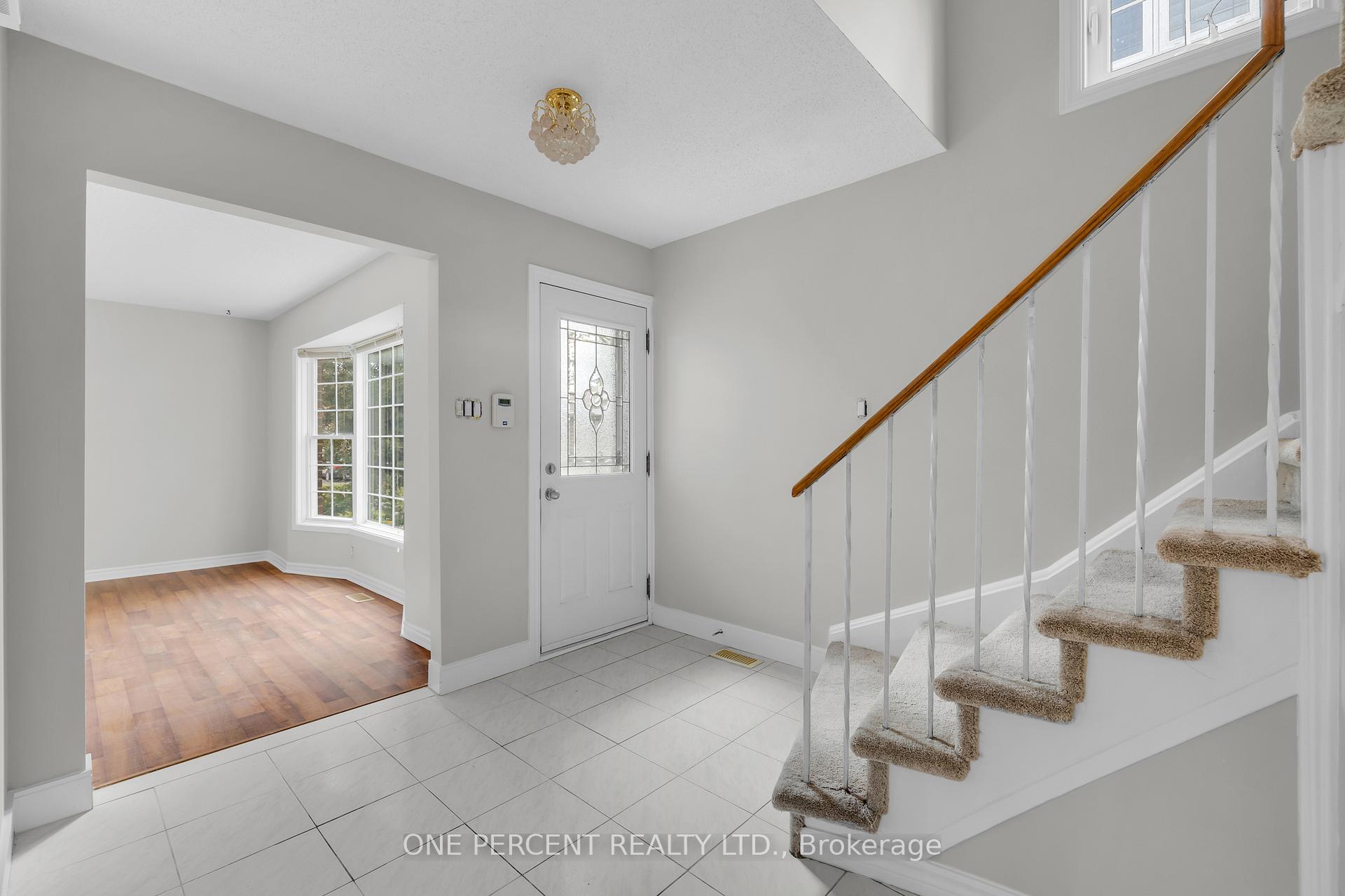 Photo 3 of 28 Chickasaw Crescent, Ottawa, Kanata - Bridlewood — HOMEH