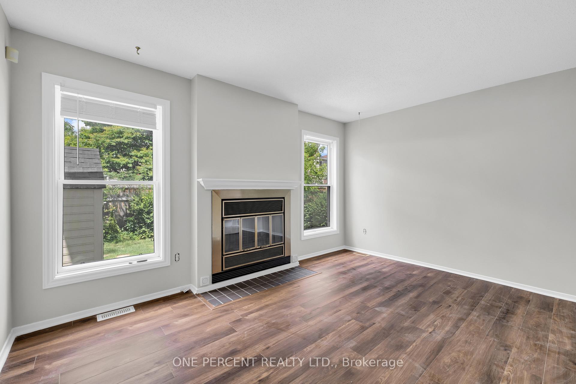 Photo 5 of 28 Chickasaw Crescent, Ottawa, Kanata - Bridlewood — HOMEH