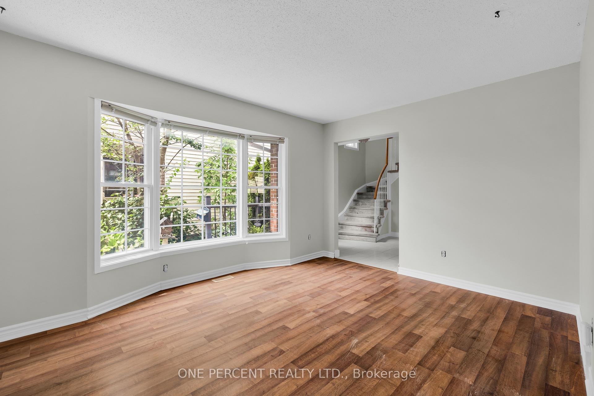Photo 6 of 28 Chickasaw Crescent, Ottawa, Kanata - Bridlewood — HOMEH