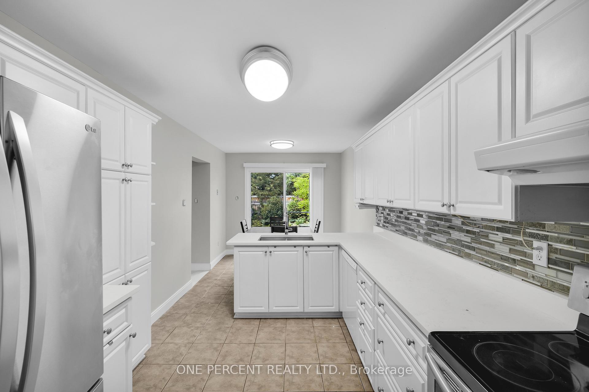 Photo 8 of 28 Chickasaw Crescent, Ottawa, Kanata - Bridlewood — HOMEH