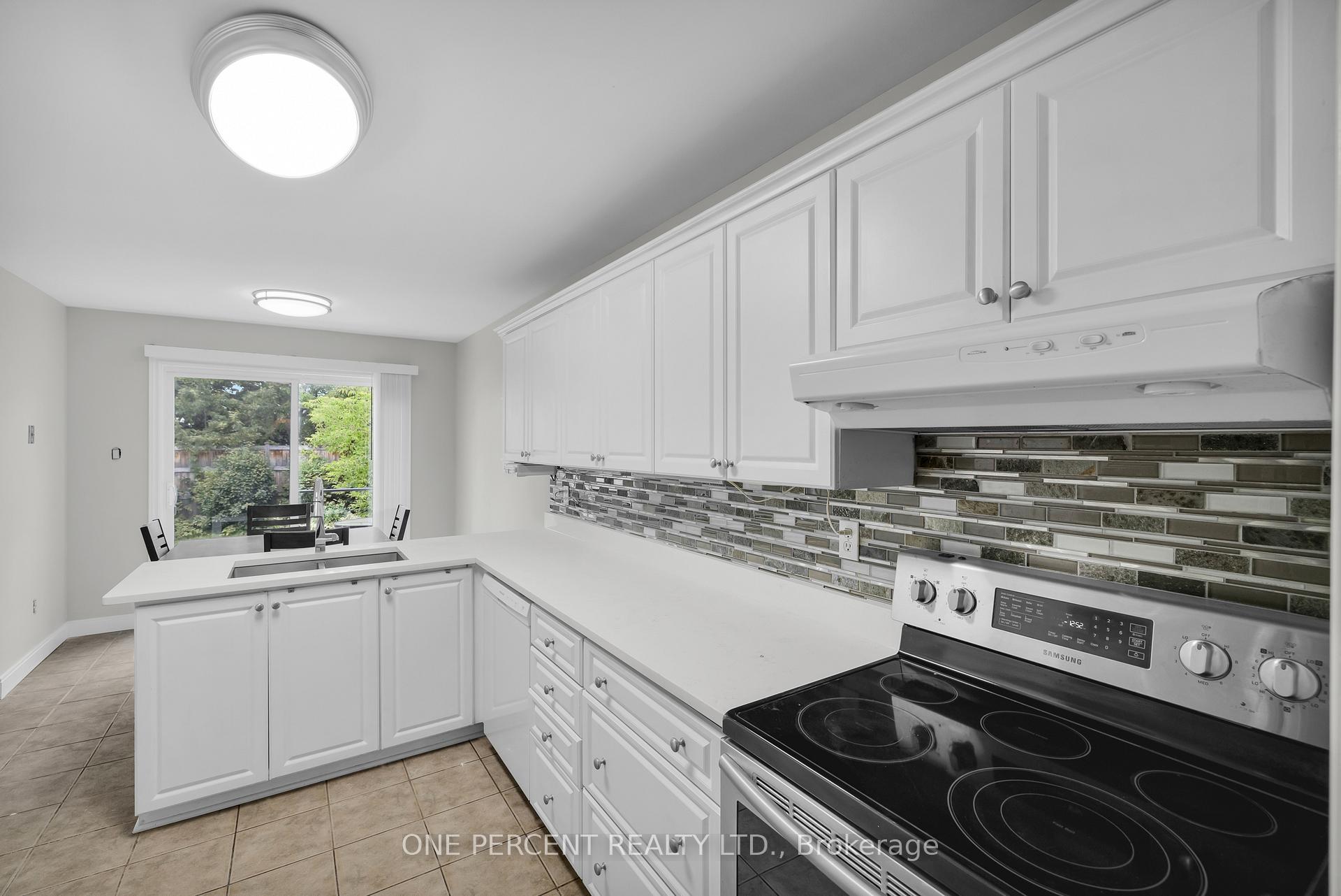 Photo 9 of 28 Chickasaw Crescent, Ottawa, Kanata - Bridlewood — HOMEH