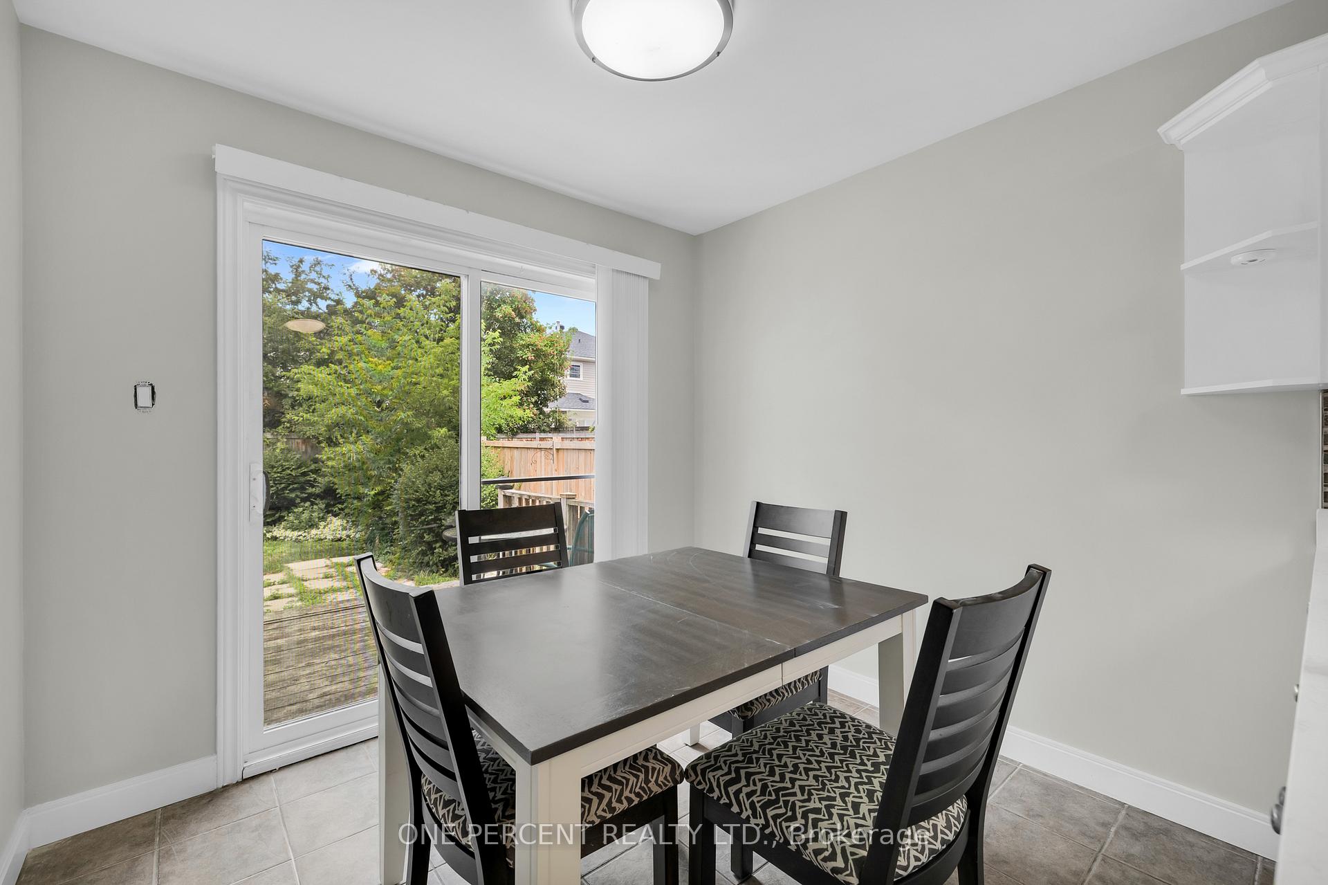 Photo 11 of 28 Chickasaw Crescent, Ottawa, Kanata - Bridlewood — HOMEH