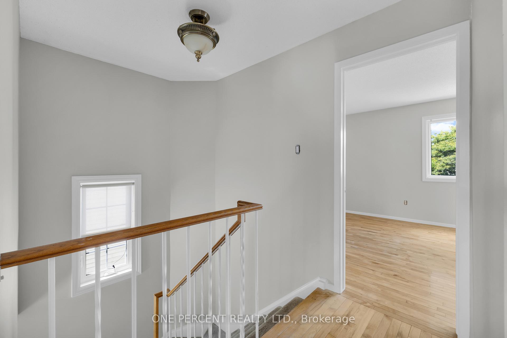 Photo 13 of 28 Chickasaw Crescent, Ottawa, Kanata - Bridlewood — HOMEH