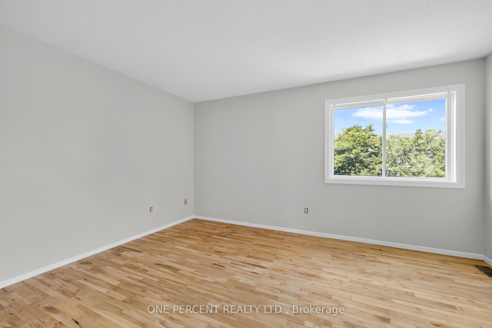 Photo 14 of 28 Chickasaw Crescent, Ottawa, Kanata - Bridlewood — HOMEH