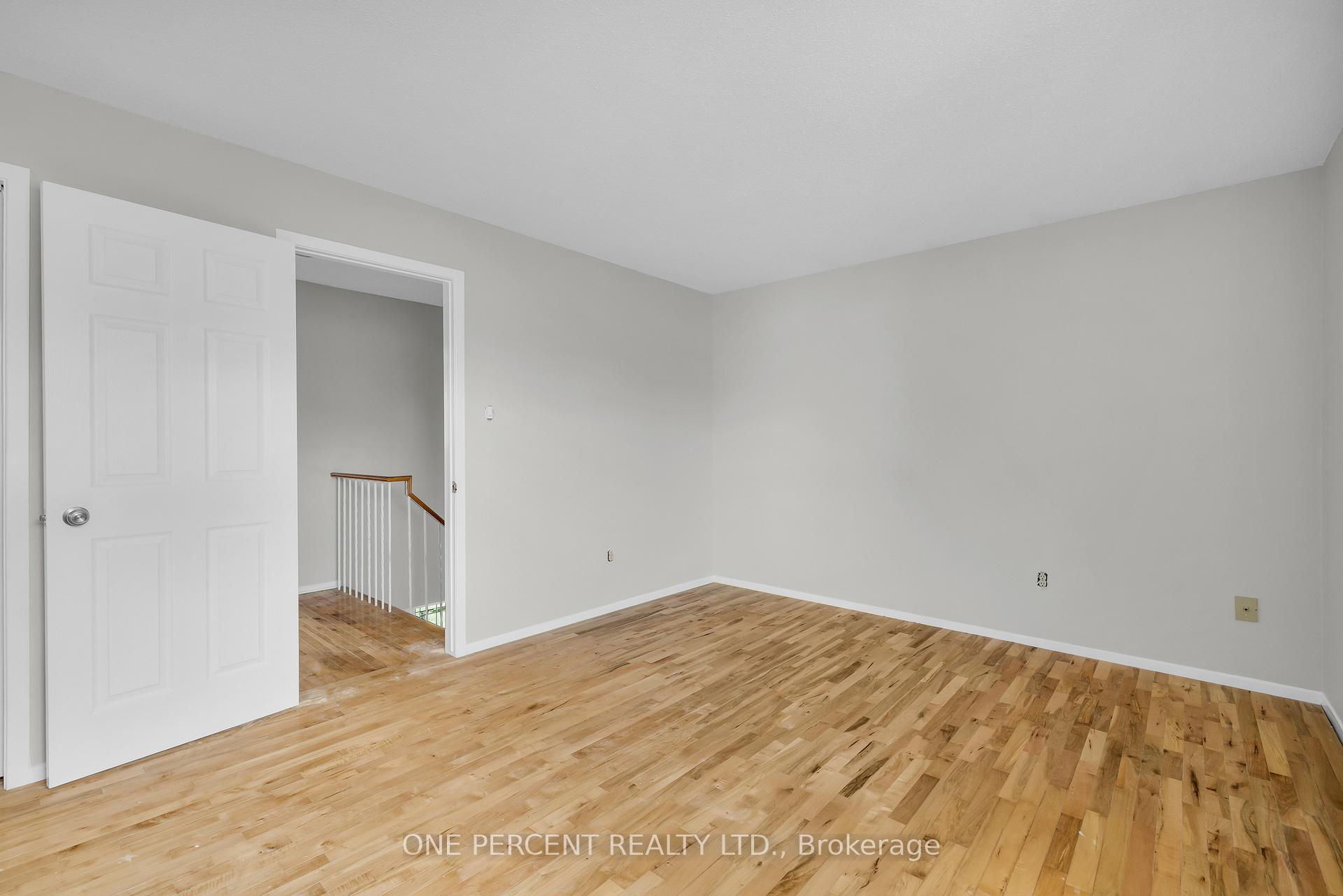 Photo 15 of 28 Chickasaw Crescent, Ottawa, Kanata - Bridlewood — HOMEH