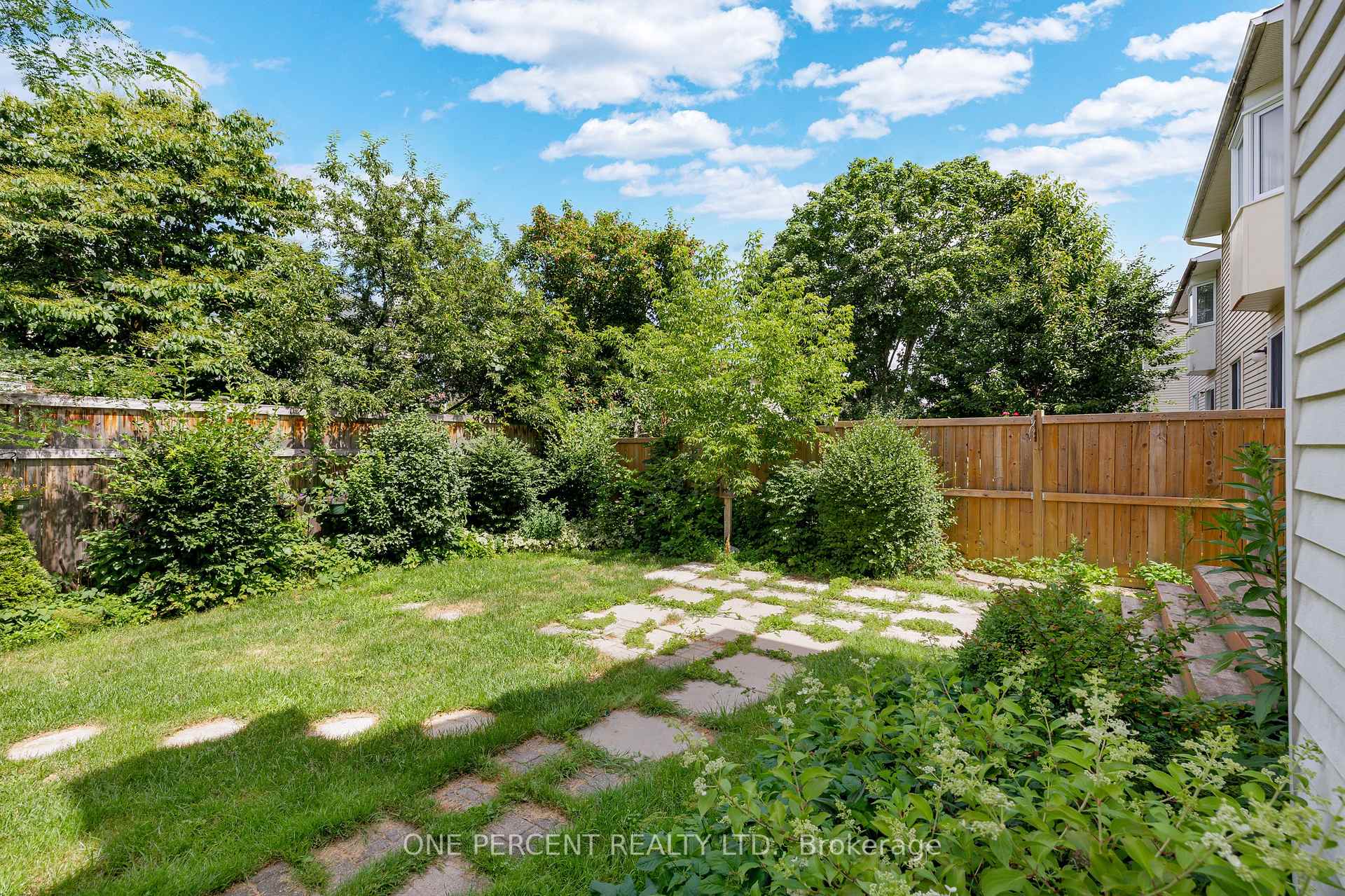Photo 27 of 28 Chickasaw Crescent, Ottawa, Kanata - Bridlewood — HOMEH